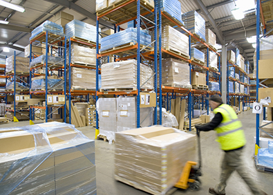 employee in warehouse pusshing pallet that is being tracked by software as it moves